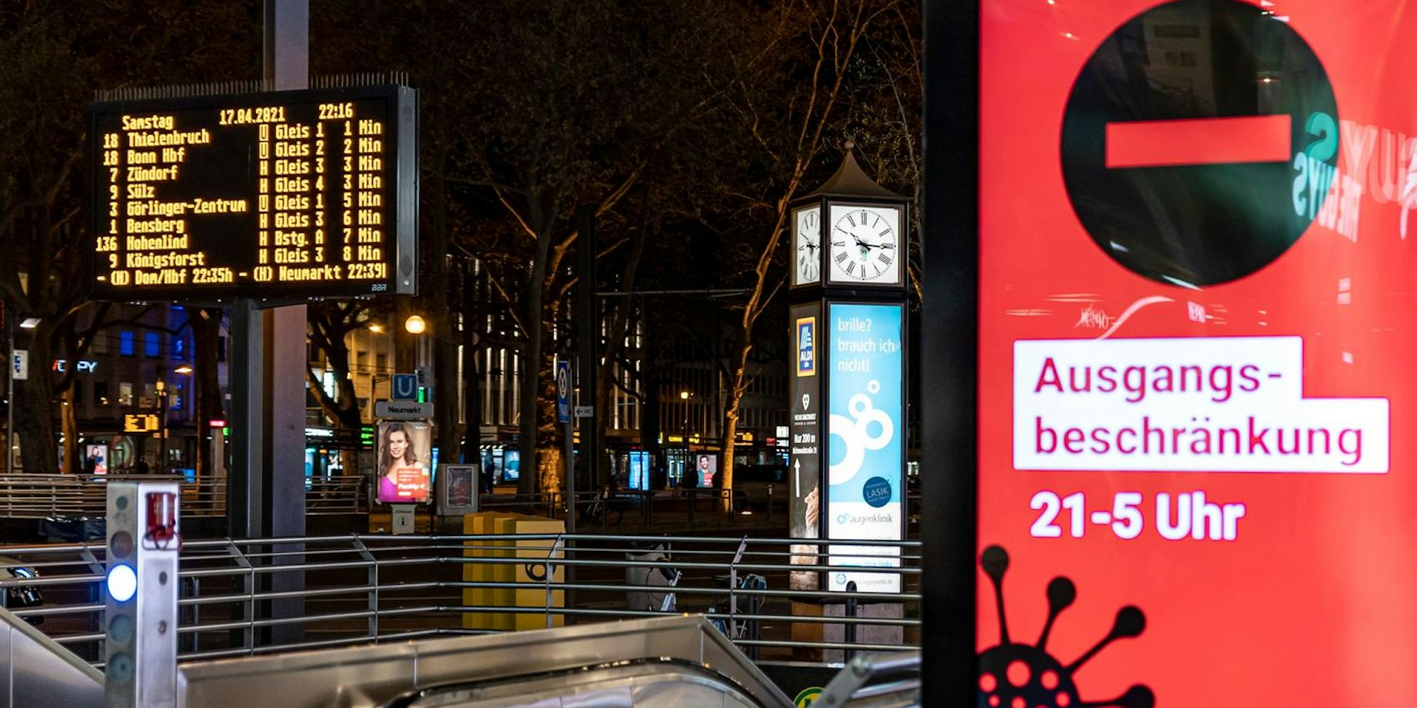 Hinweisschild Ausgangssperre Neumarkt