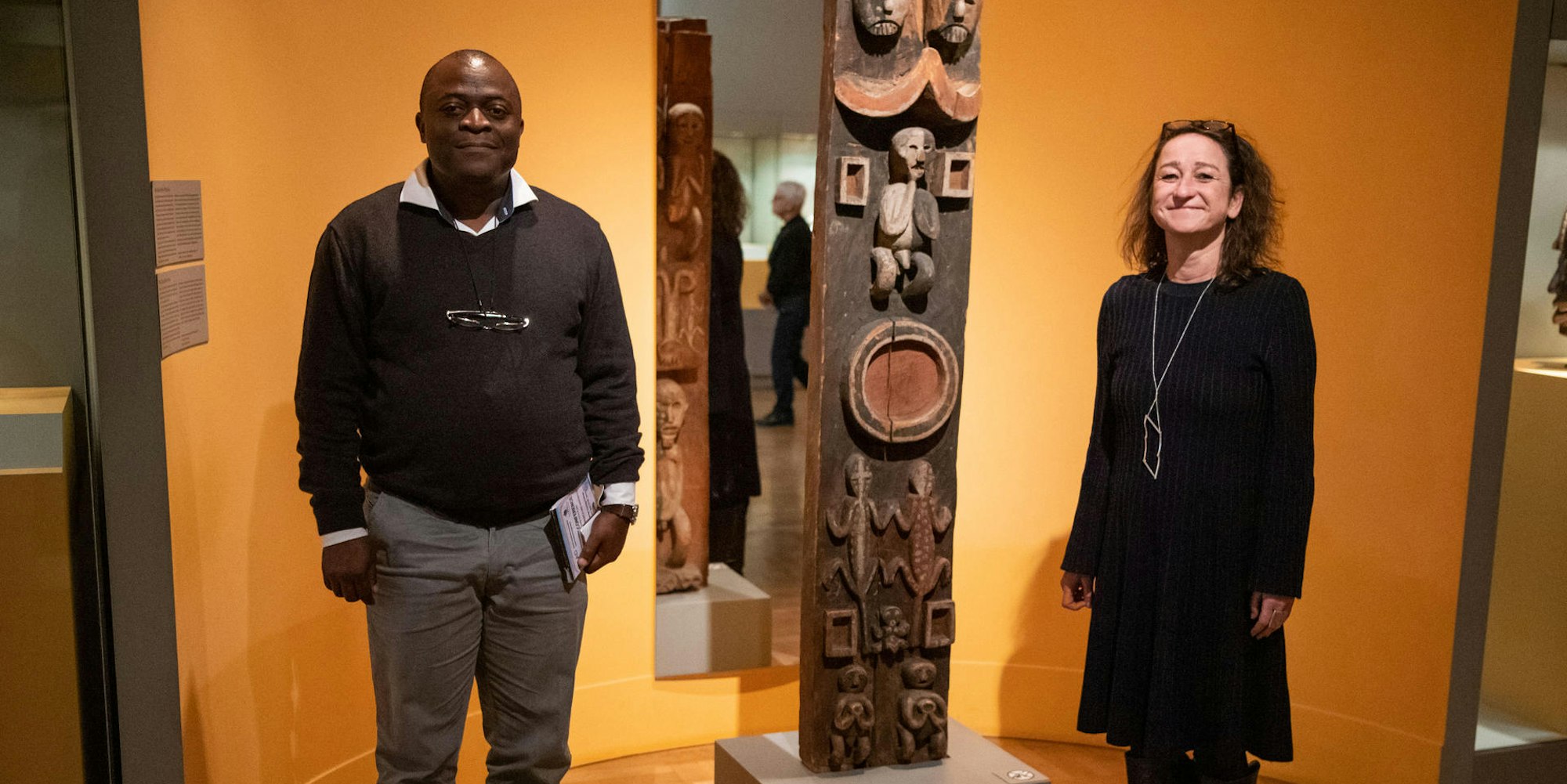 Blauer-Reiter-Pfosten mit Forschern (1)