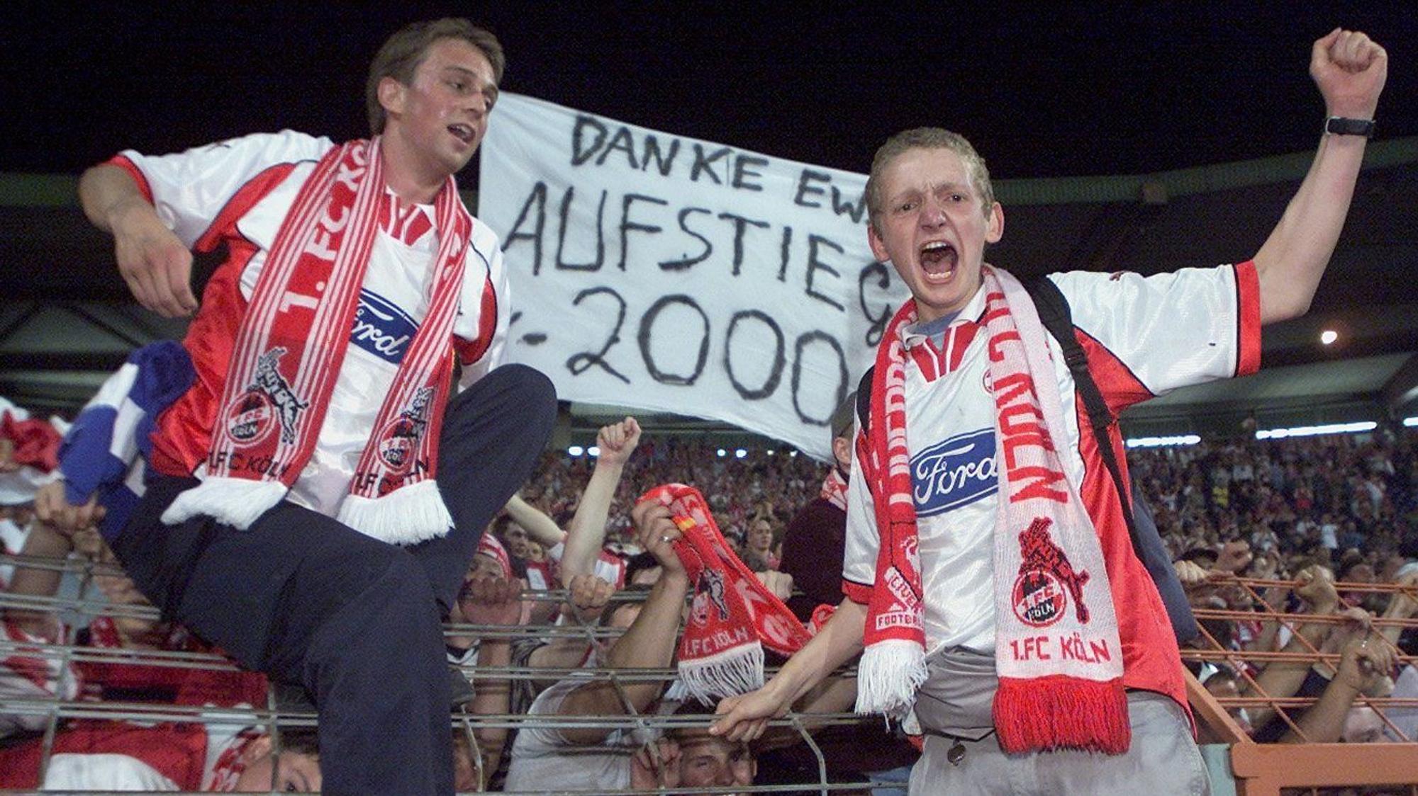FC-Fans feiern den Aufstieg im Stadion.
