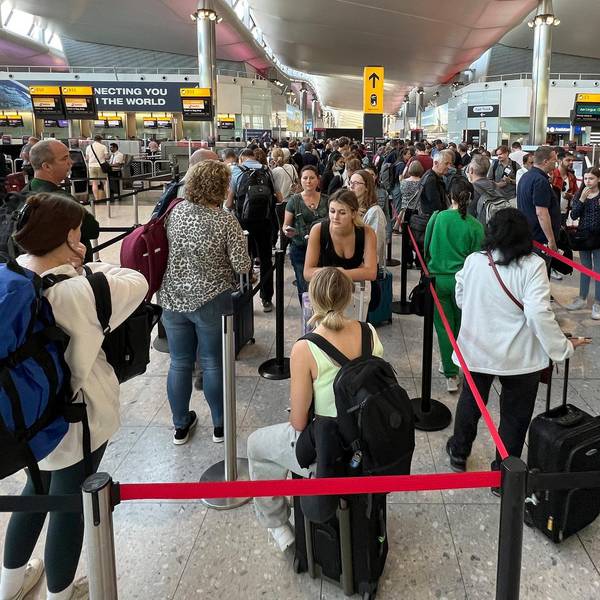 Heathrow Wartende 230622