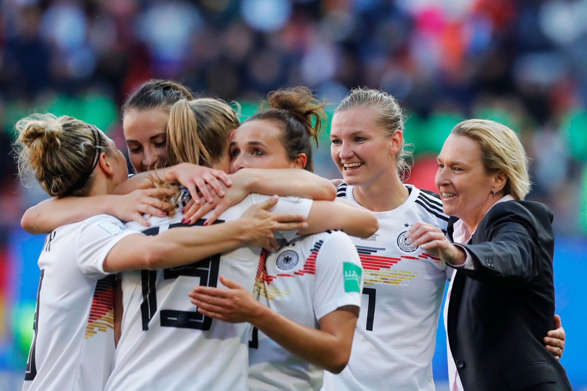 Frauen WM Deutsches Team umarmt sich
