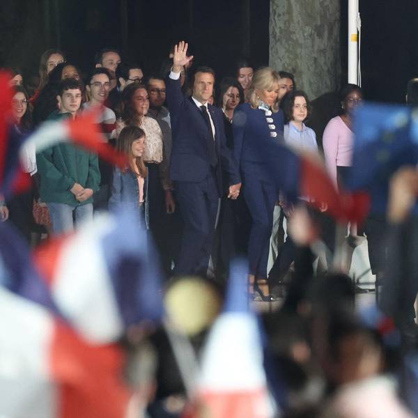 Emmanuel Macron jubelt 2404