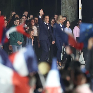 Emmanuel Macron jubelt 2404