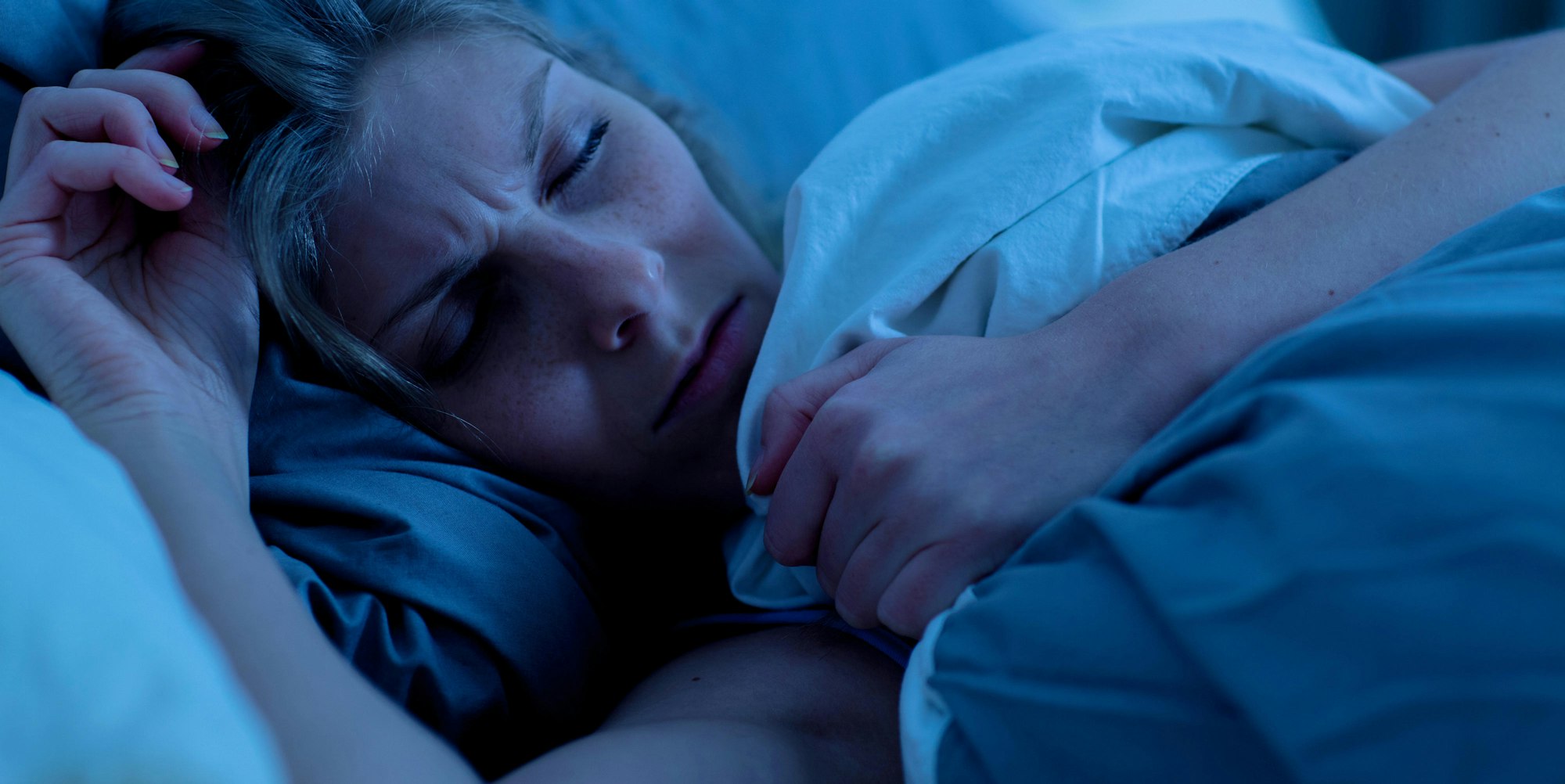 Alpträume_schlafendeFrau_Symbol_quer