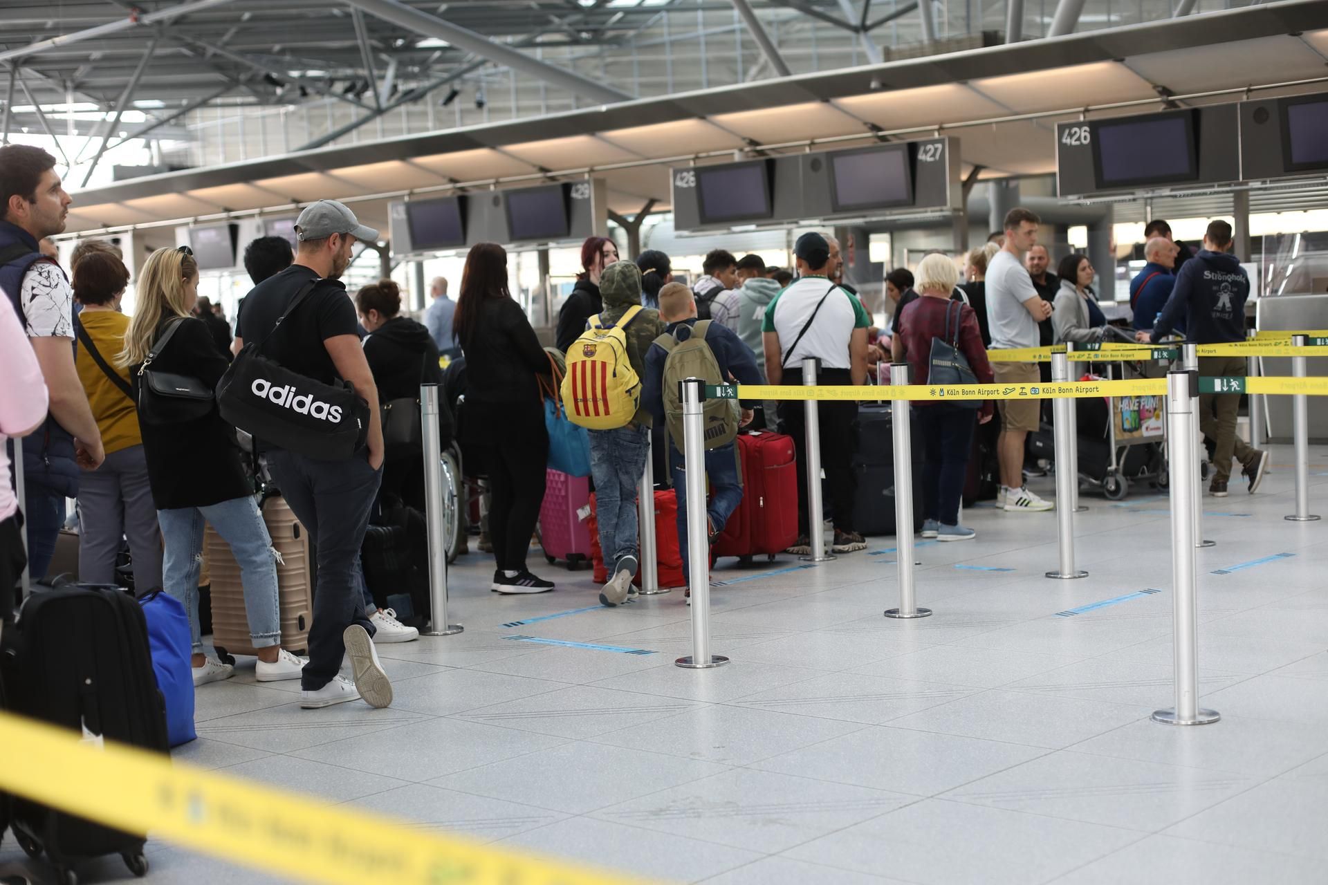 Flughafen Reisende kra 2 250522