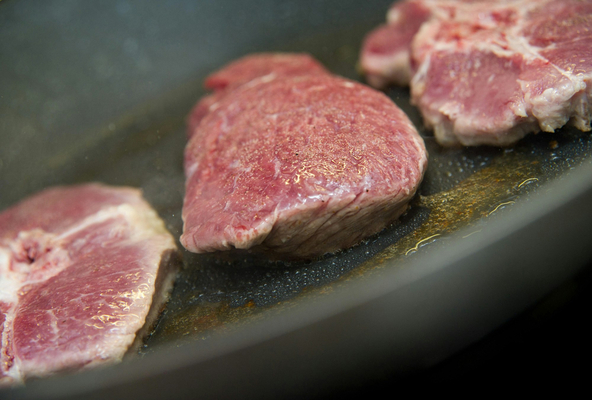 Fleisch anbraten