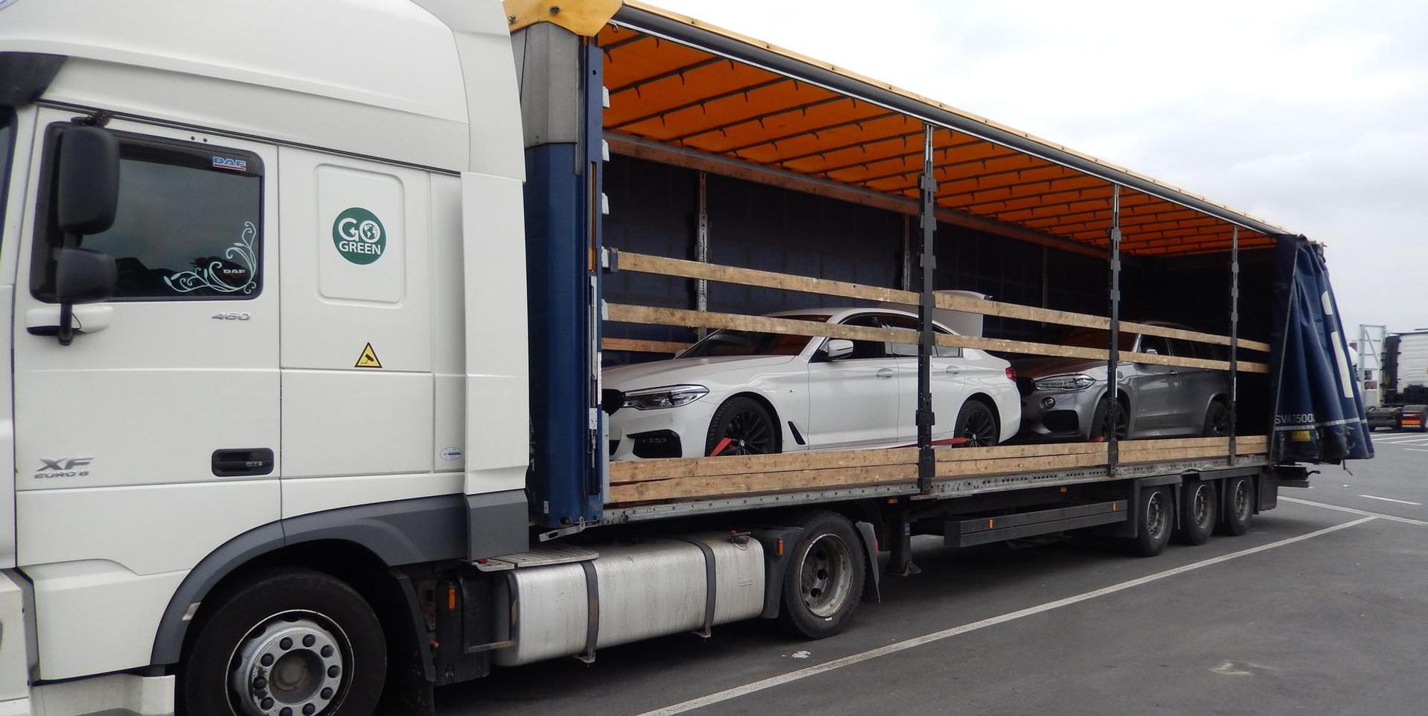 geklaute_BMW_auf_Lkw