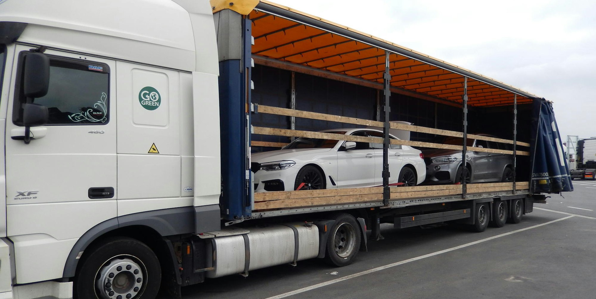 geklaute_BMW_auf_Lkw