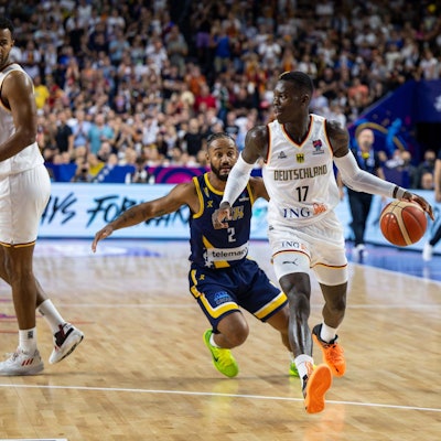 Dennis gegen Bosnien