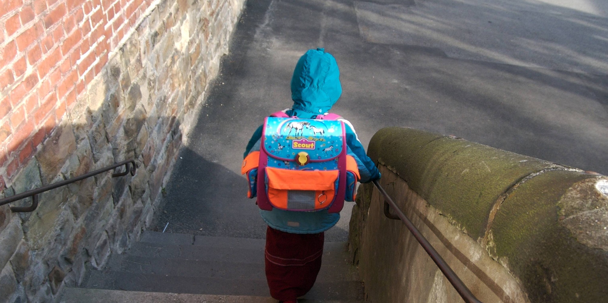 Kind allein Schulweg