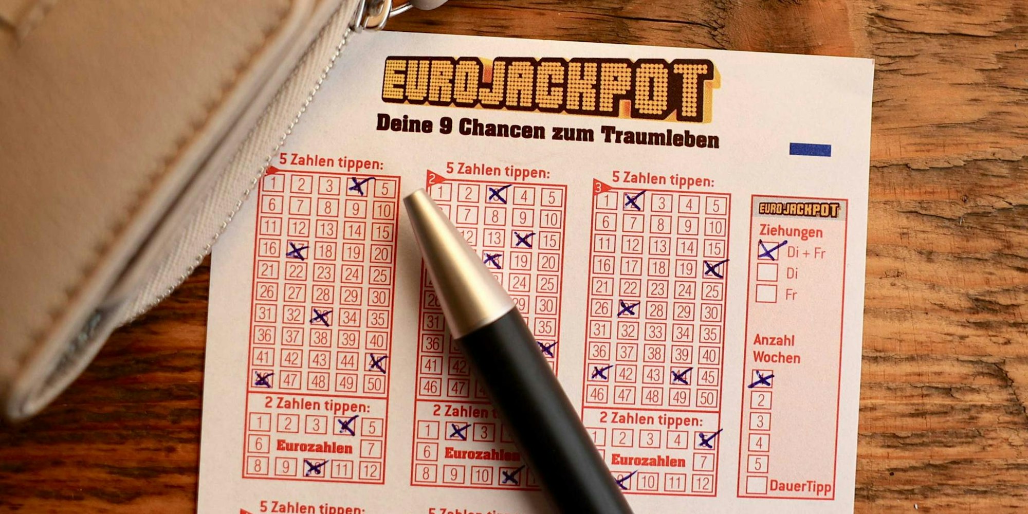 Web_220425-Eurojackpot---Jubel-bei-neun-Grossgewinnern-(c)-Carolin-Schumacher