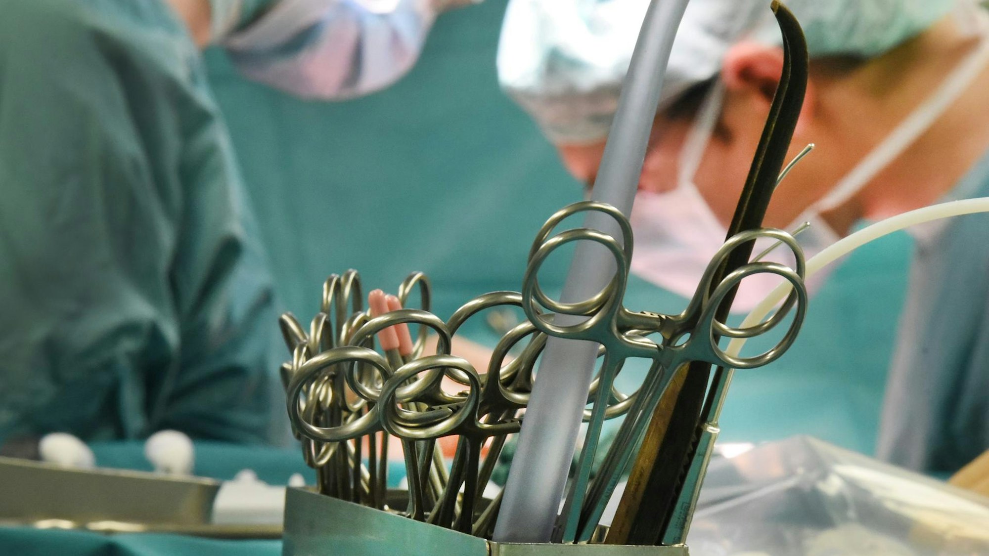 Ärzte während einer Operation