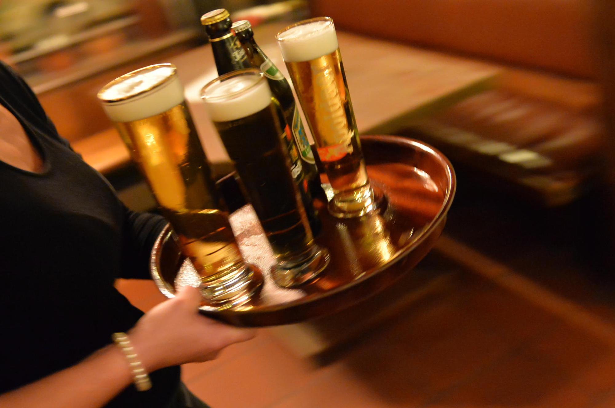 Biere auf Tablett