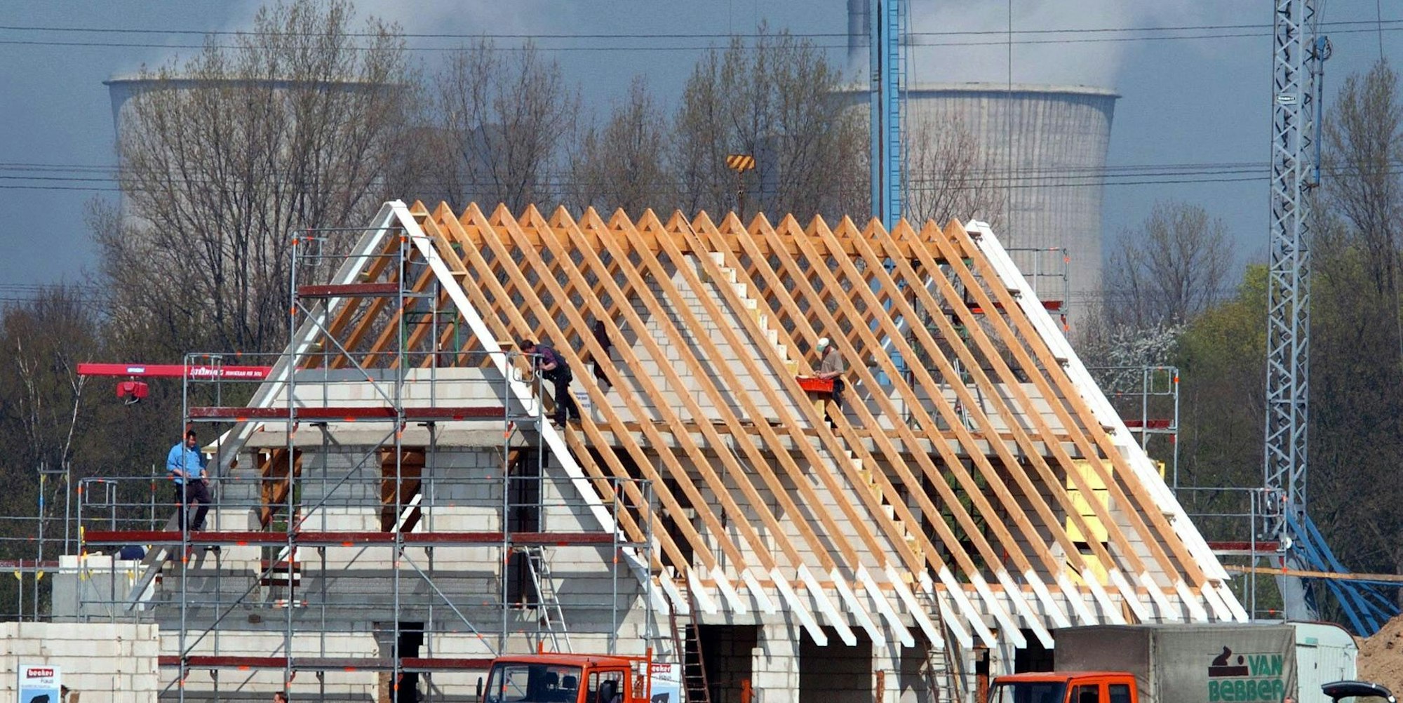 Rohbau_vor_Kuehlturmen_Symbolbild