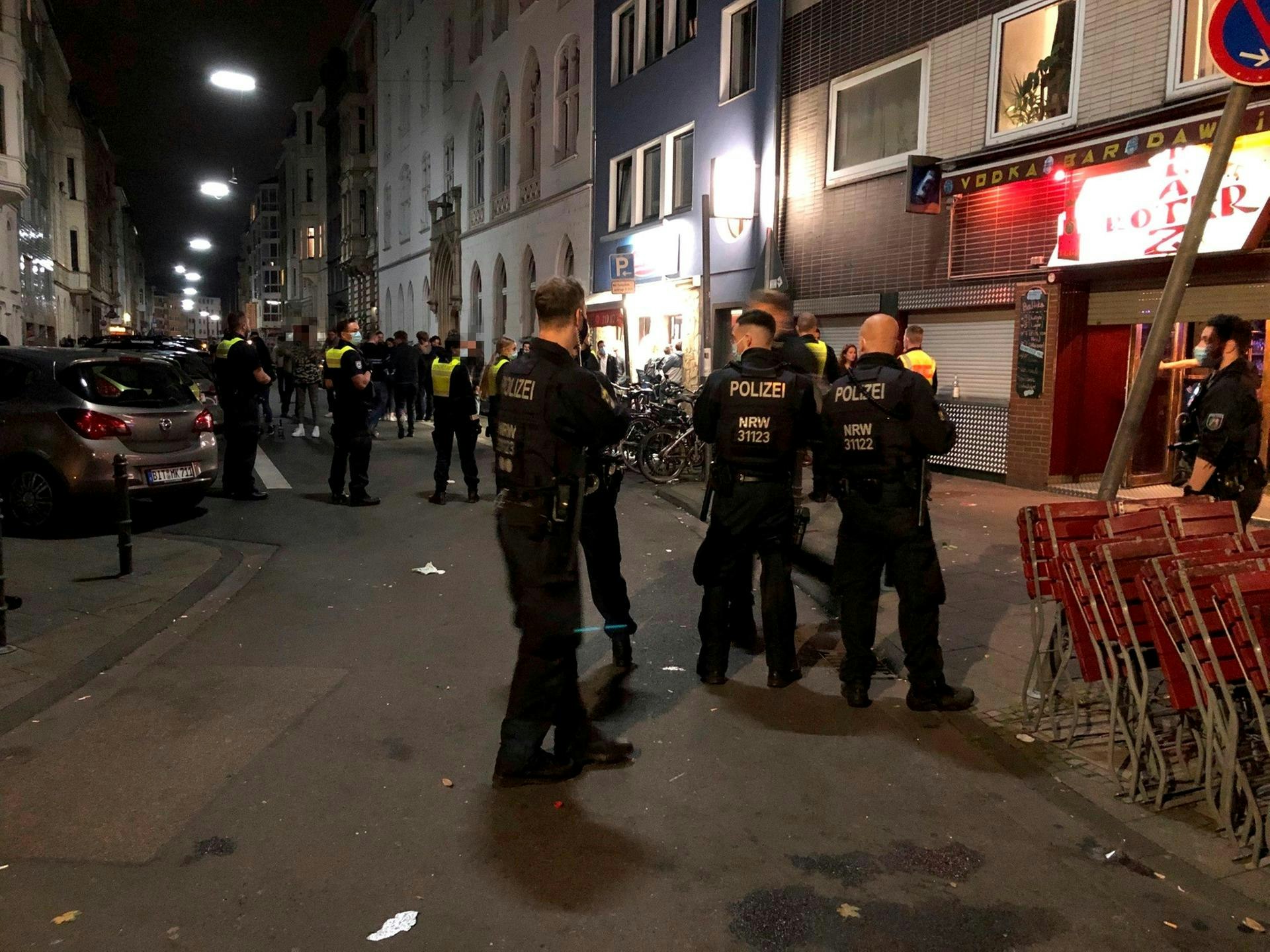 Köln: Polizei muss mehrere Plätze räumen – „Auf den Ringen ist die Pandemie vorbei“ | Kölner Stadt-Anzeiger