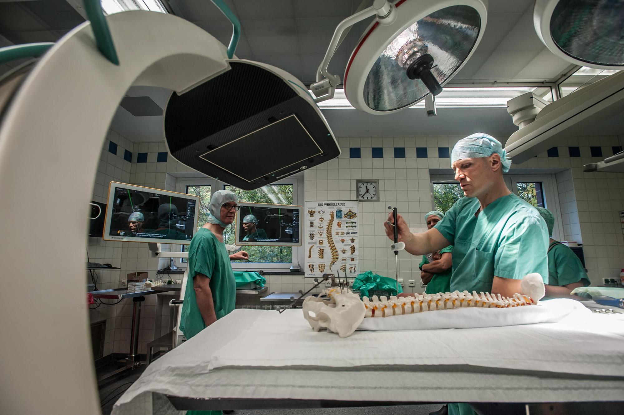 Klinik Leverkusen Wirbelsäule 3D Technik 3
