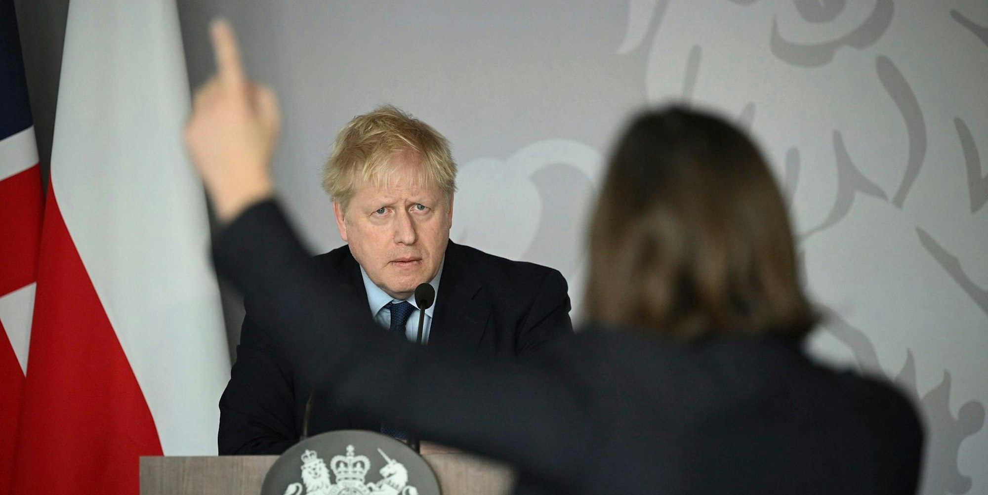 Johnson mit Journalistin 010322