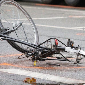 Radfahrer Unfall Symbol 061119