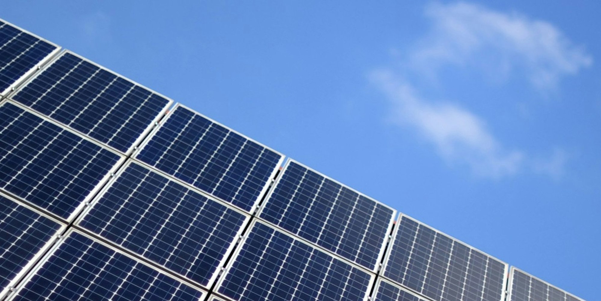 Solaranlage_vor_blau_57433334