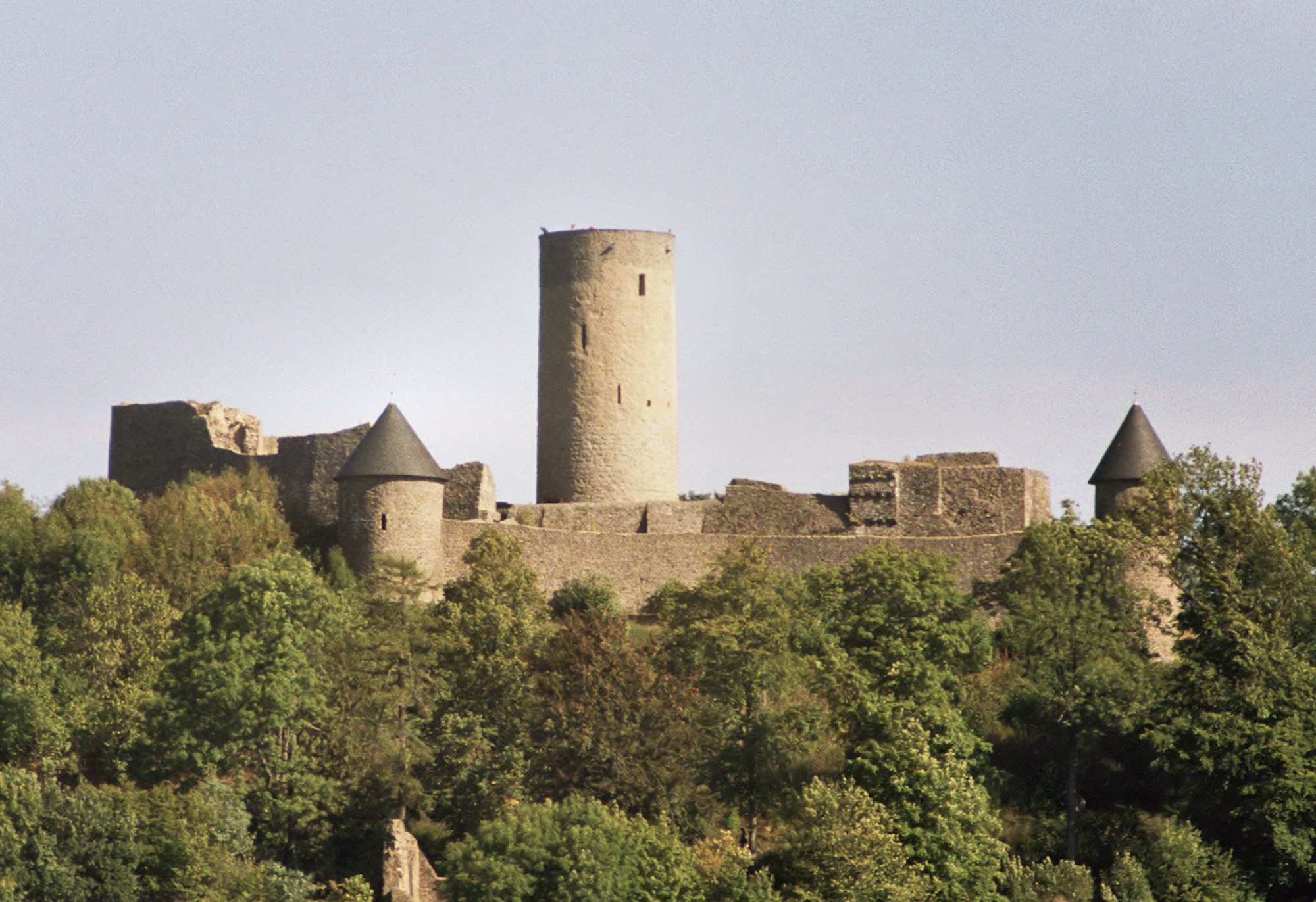 Wiki_CC3.0_SirGawain_Die_Ruine_der_Nürburg_in_Rheinland-Pfalz_-_panoramio
