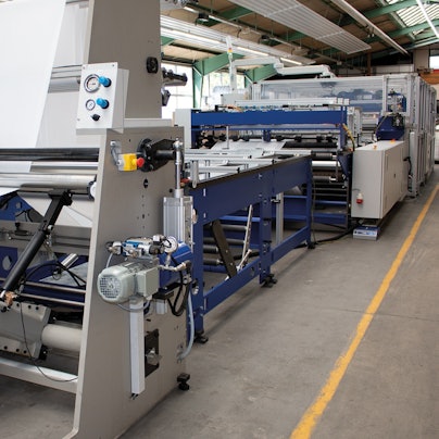 Schutzkittel_Produktionsstrasse (1)