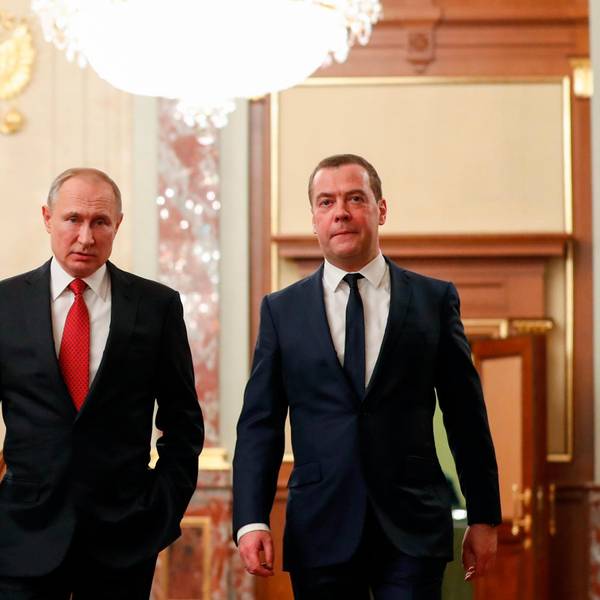 Putin und Medwedew 041122