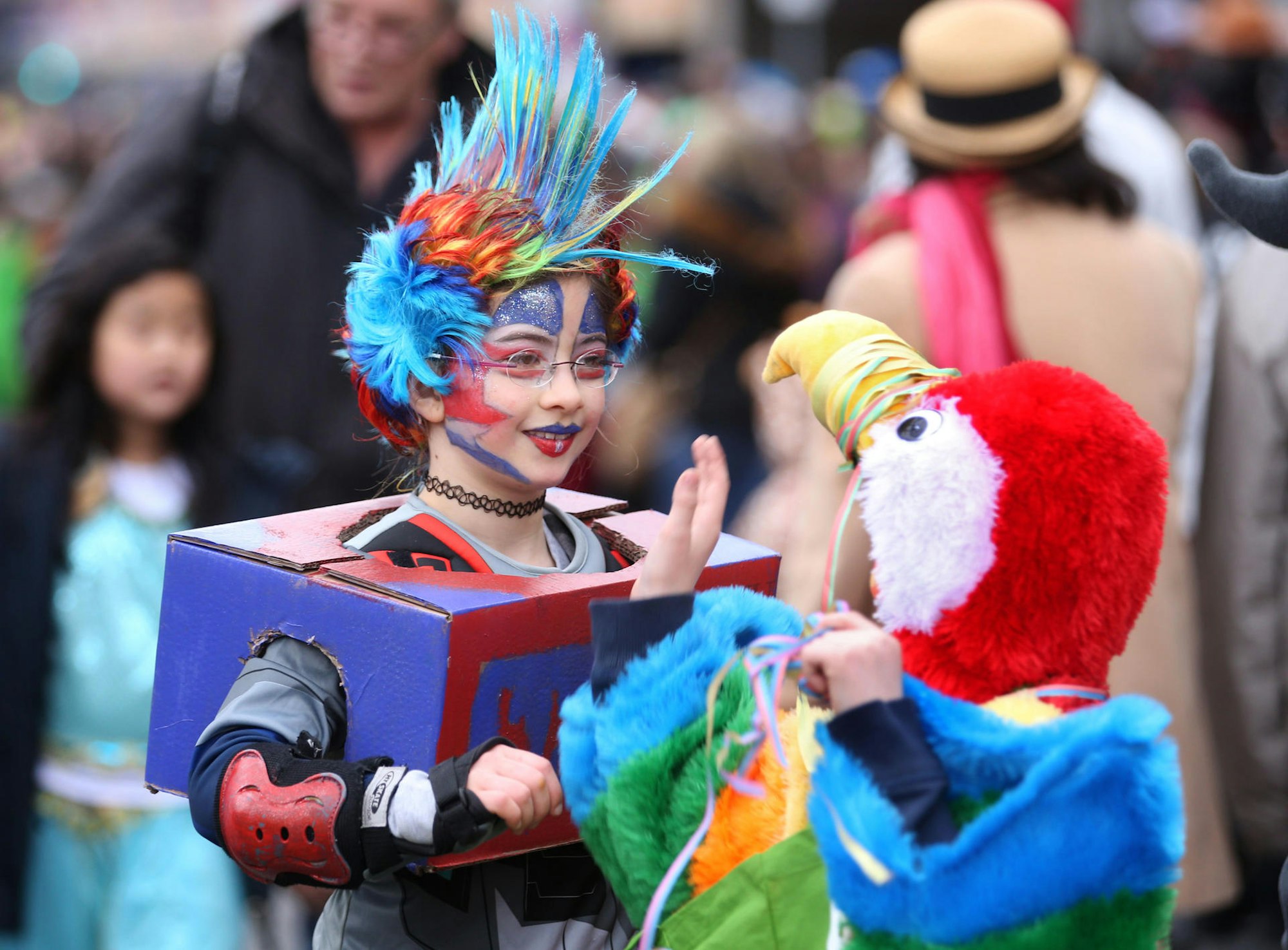 Kinder verkleidet Kostüm bunt