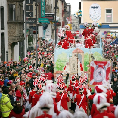 Rosenmontagszug Köln dpa