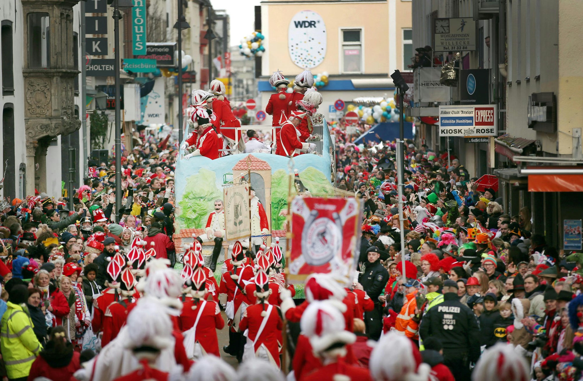Rosenmontagszug Köln dpa