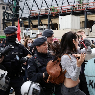 20200516-GOY-CoronademoRoncalliplatz-26