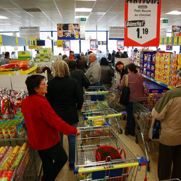 Schlange im Supermarkt