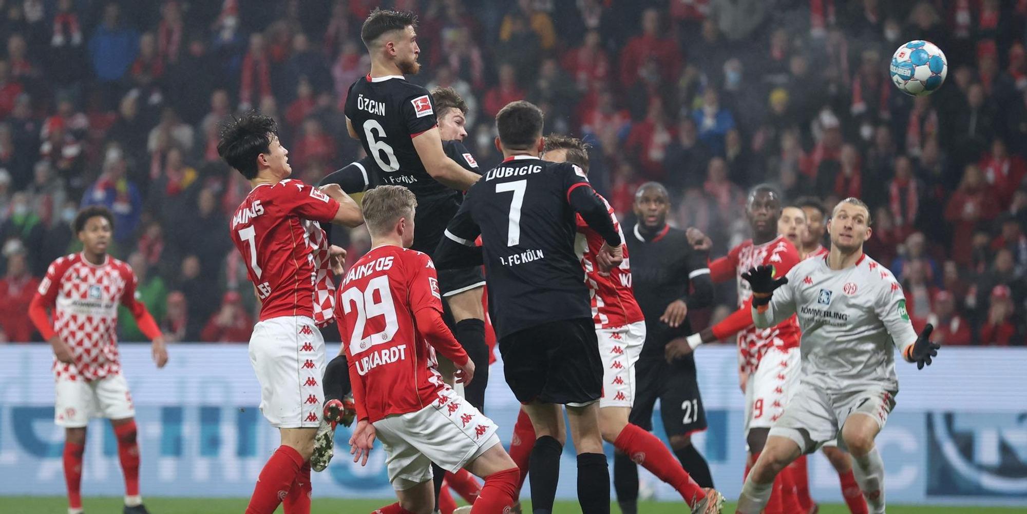 FC Spieler Kopfballduelle