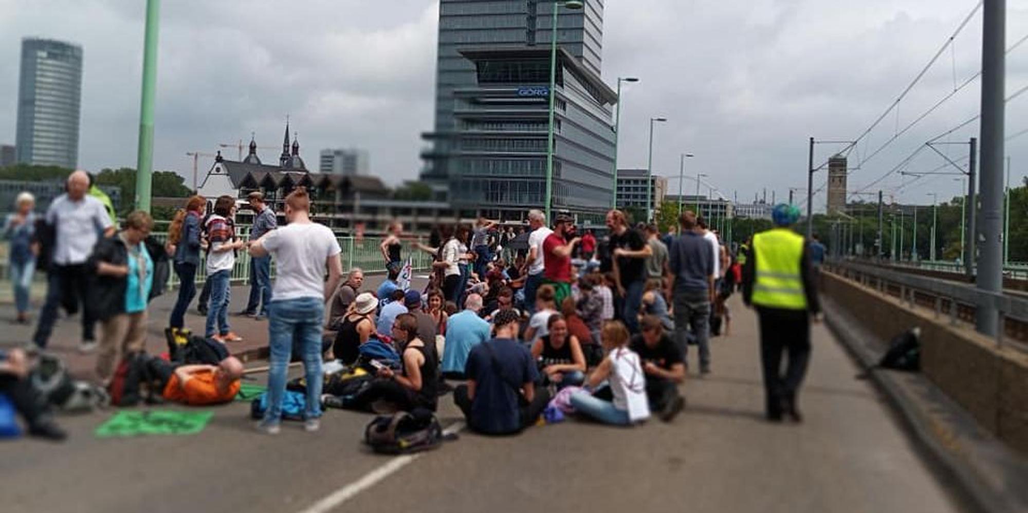 Extinction_Rebellion_Deutz_130719
