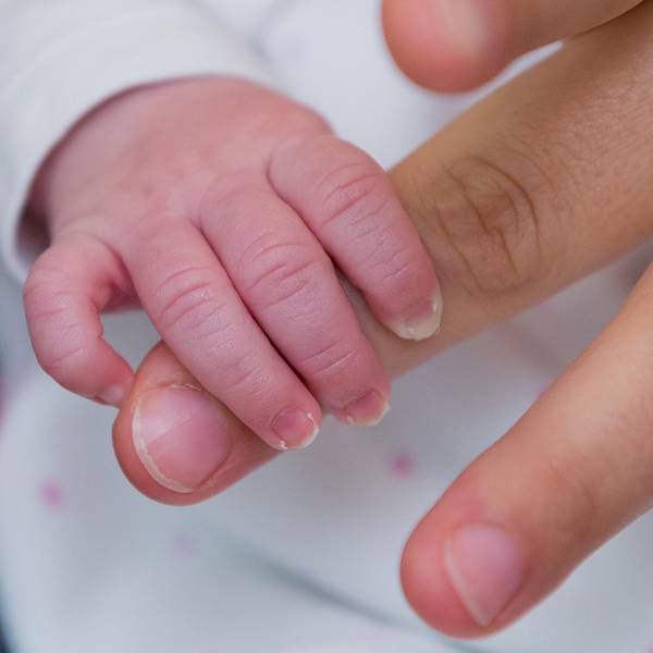 Symbolbild Hand Baby