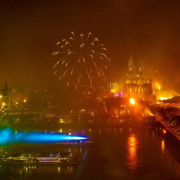 Köln Feuerwerk WEISER 1