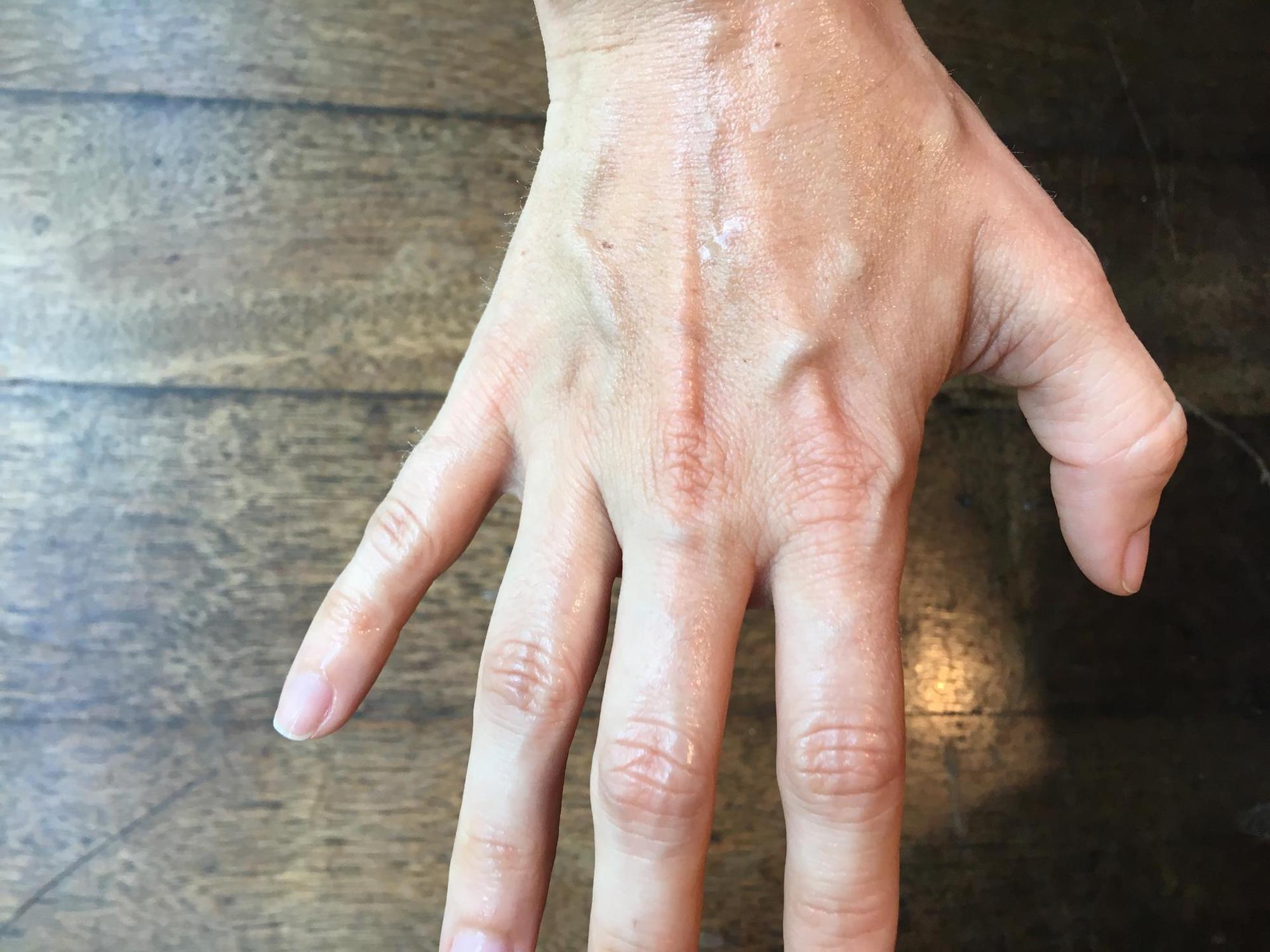 Erfrischungswasser Test Hand Schaum