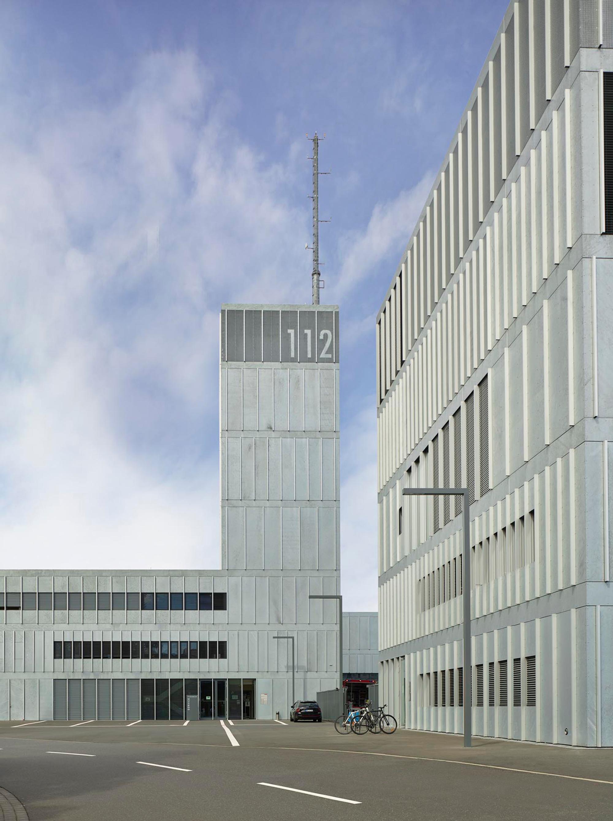 Feuerwehrzentrale Köln_knoche architekten_Roland Halbe Fotografie