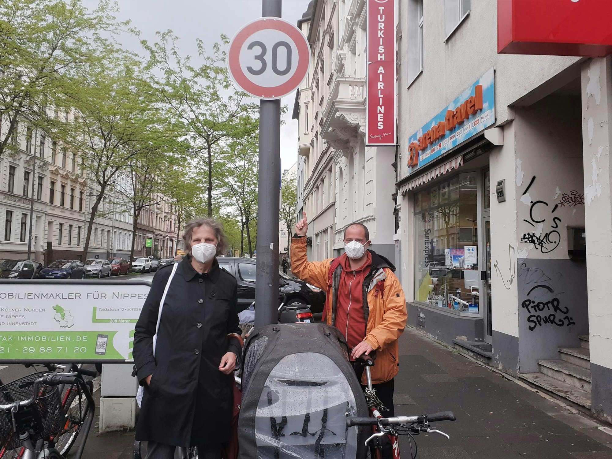 Tempo30_NeusserStr_mit DianaSiebert+MaxBeckhaus_Grüne (2)