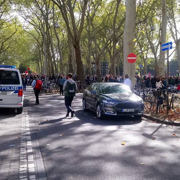 Reker bei Demo