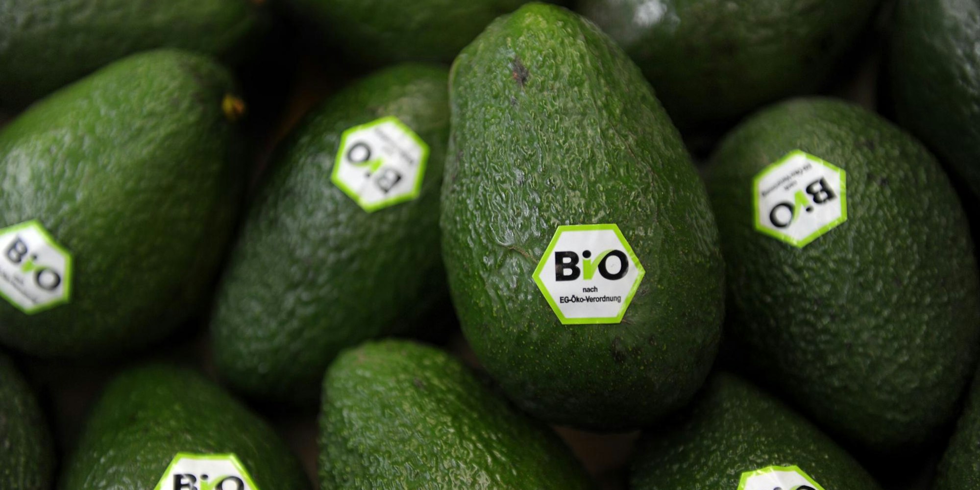Haufen Bio-Avocado