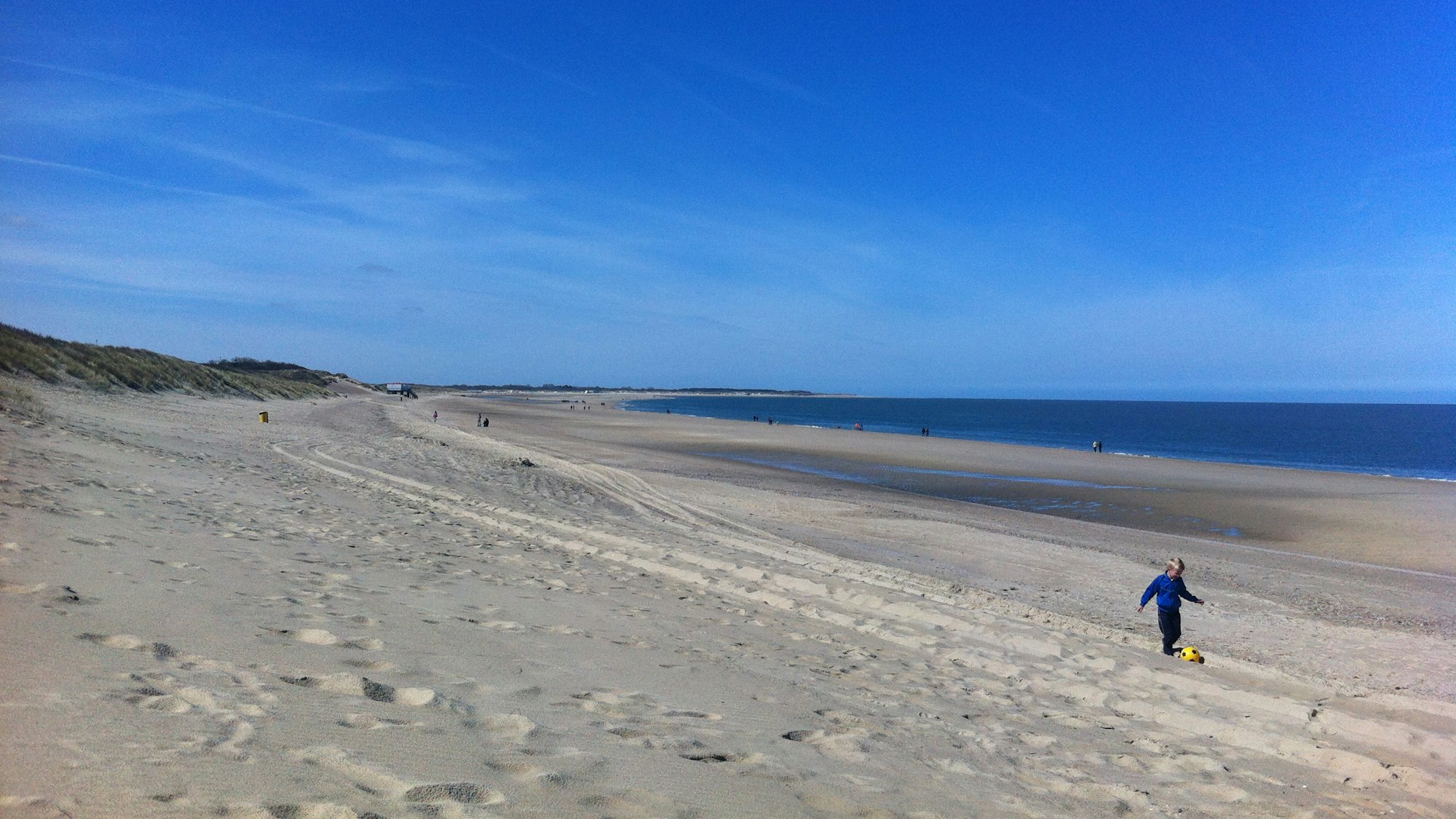 Ein Strand in Holland. (Archivbild)