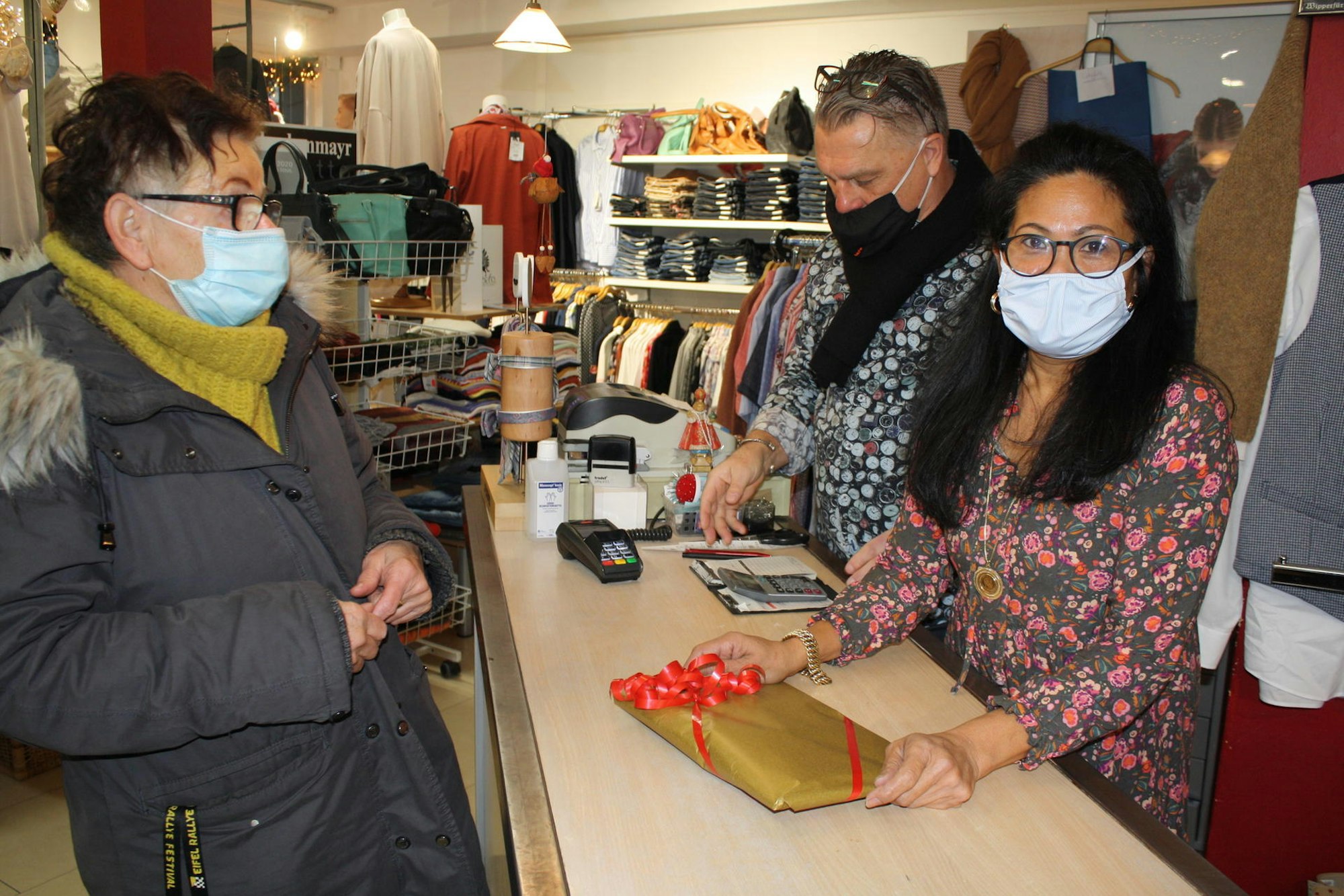 v.l.n.r._Brigitte_Orbach,_Manfred_Drecker,_Juliet_Drecke