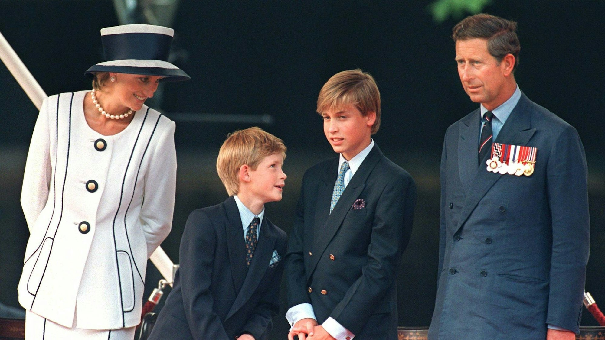 Ein Bild aus harmonischeren Zeiten: Prinzessin Diana, Prinz Harry, Prinz William und der damalige Prinz Charles.