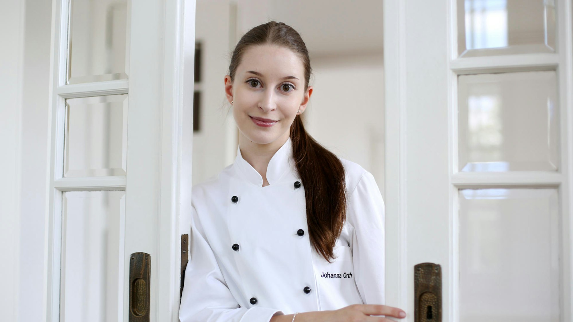 Konditor-Meisterin Johanna Orth guckt in die Kamera. Sie starb bei der Flut im Jahr 2021.