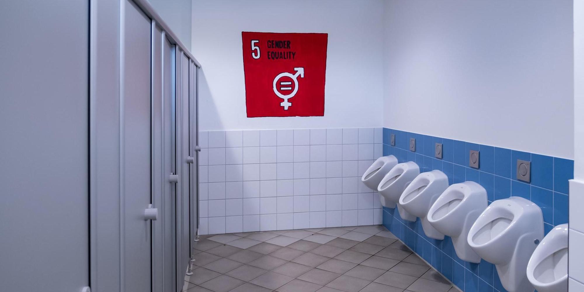 Gender equality zeichen auf klo symbol gleichstellung
