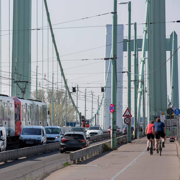 Mülheimer Brücke gepixelt