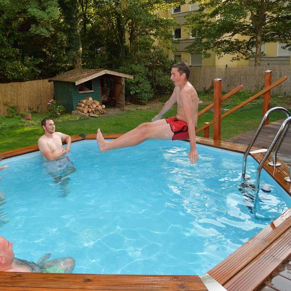 Pool Rhein Berg