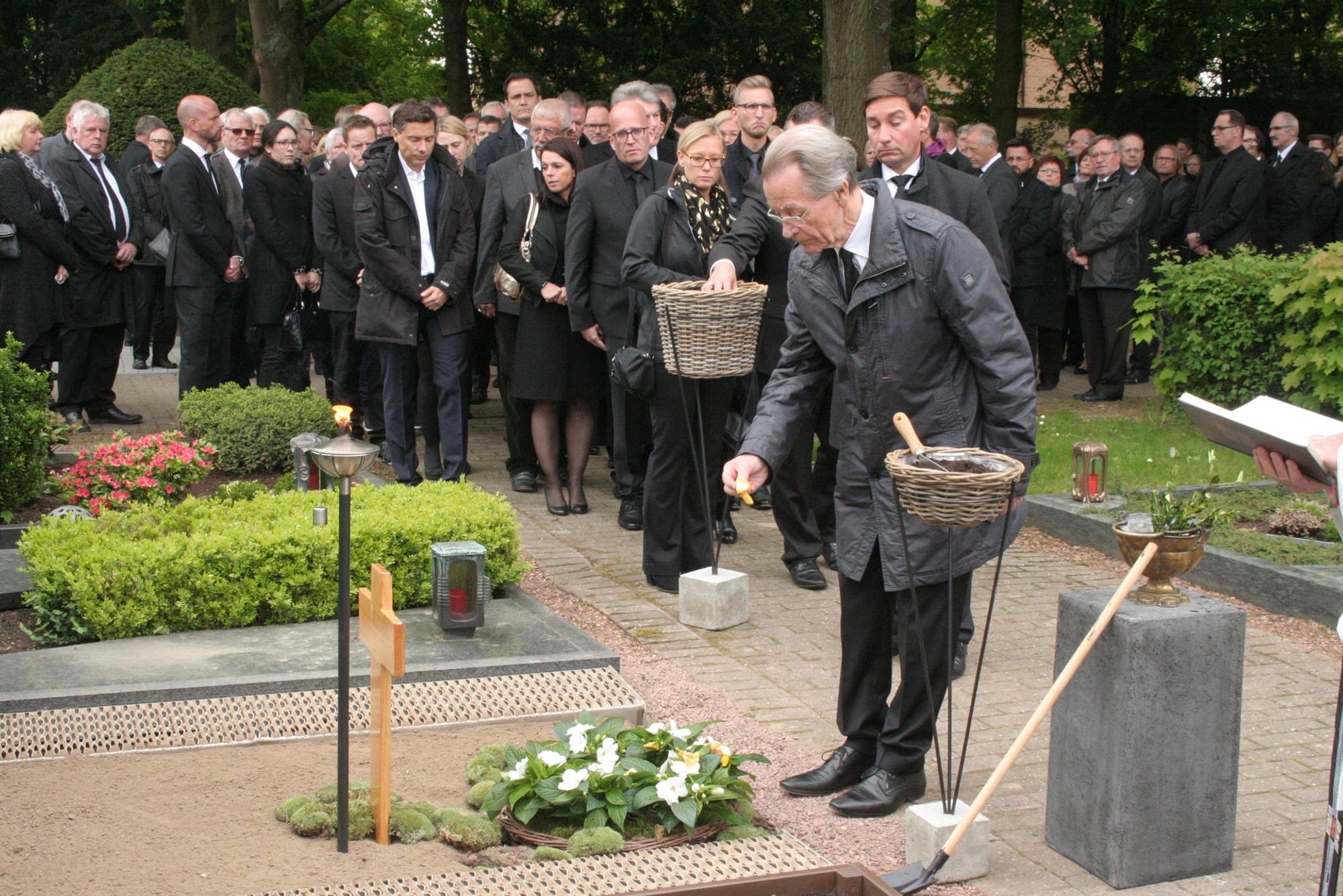 Van den Berg Beerdigung2