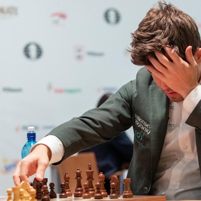 Magnus Carlsen verliert 1710