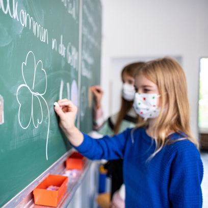 Schule Symbolbild Tafel Glücksspiel